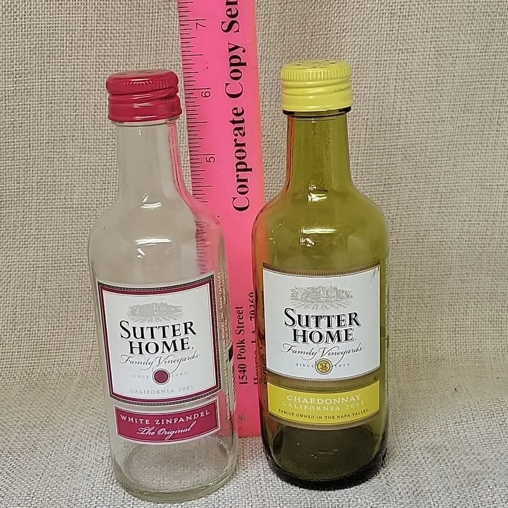 Wine Bottle S&P shakers, Cork Screw,‎ Cheese Cutter W/ Tray 2 Books